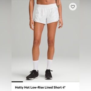 Lululemon - Hotty Hot Shorts White
